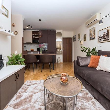 מאקרסקה Chic Apartment Zoja Near Beach With Free Parking מראה חיצוני תמונה