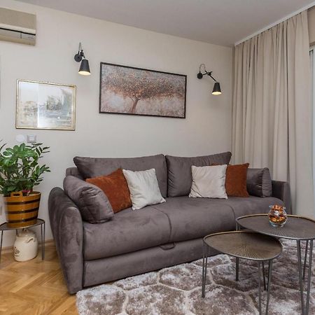 מאקרסקה Chic Apartment Zoja Near Beach With Free Parking מראה חיצוני תמונה