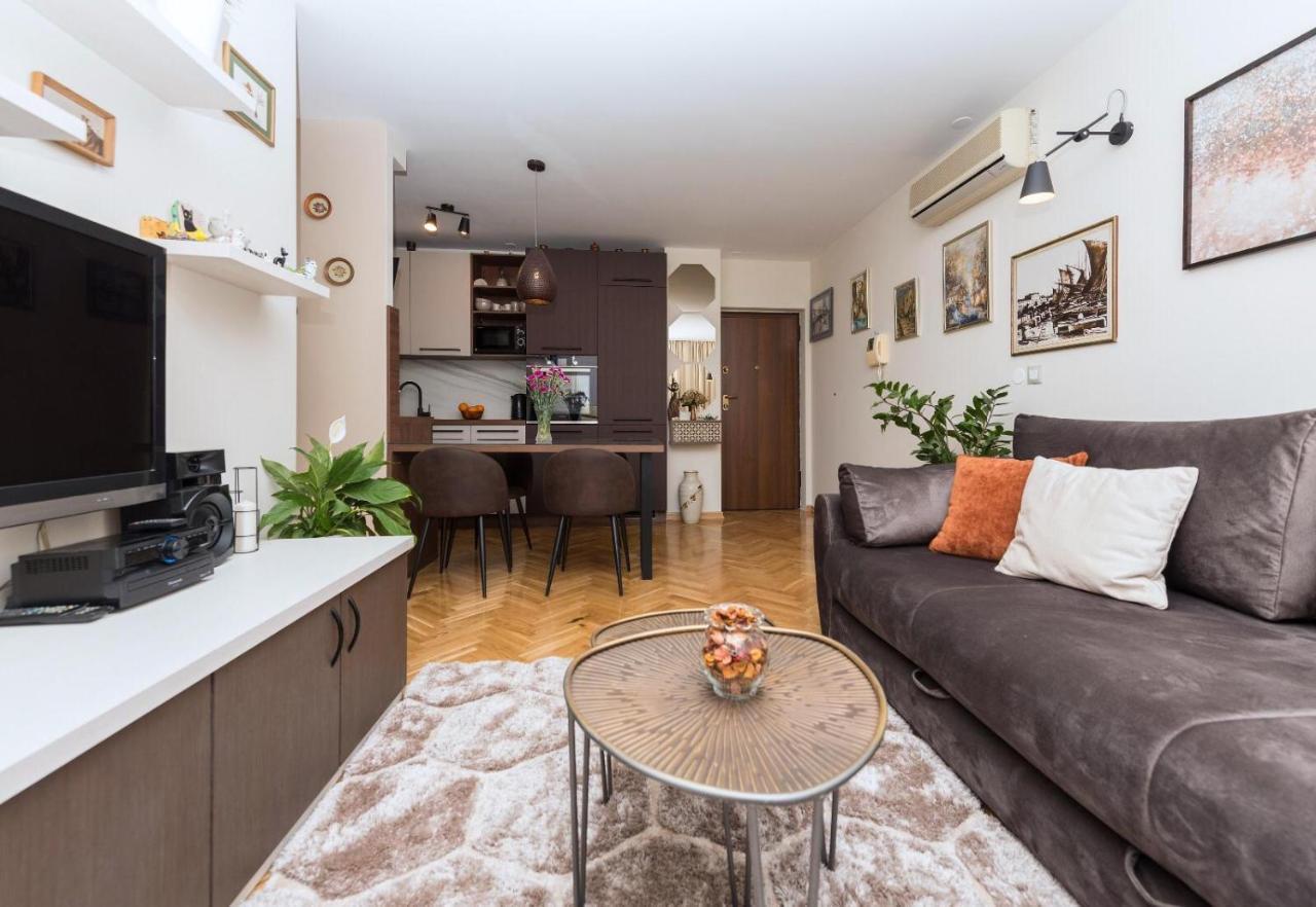 מאקרסקה Chic Apartment Zoja Near Beach With Free Parking מראה חיצוני תמונה