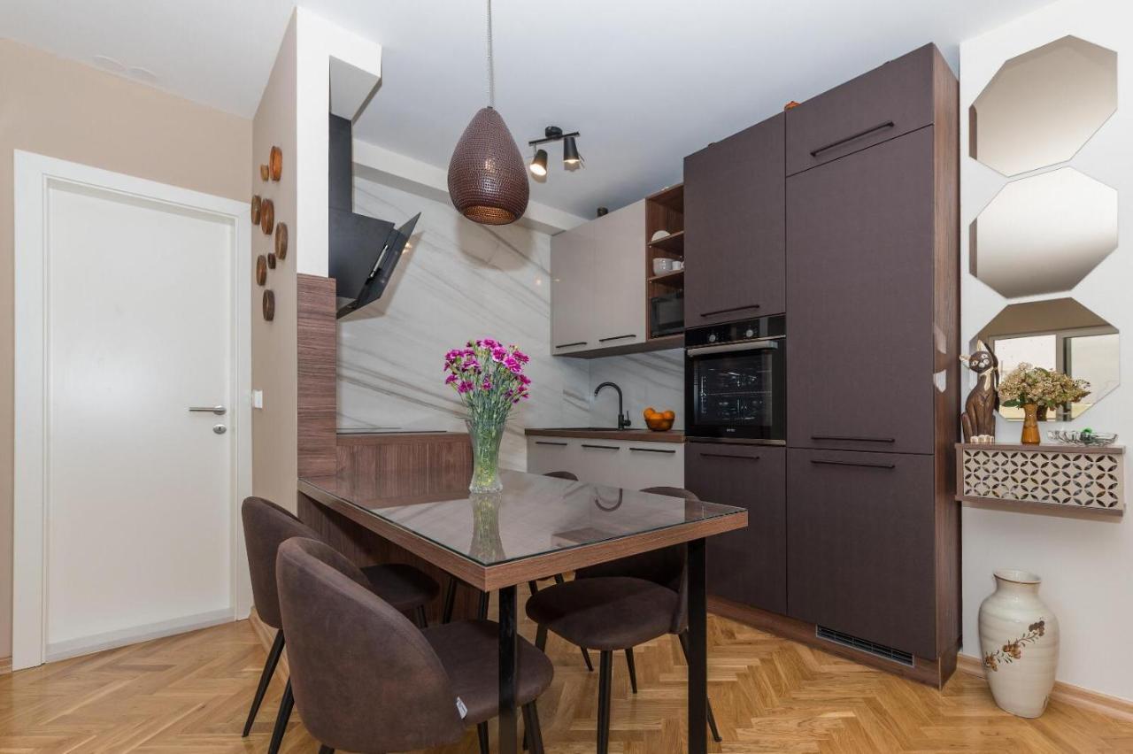 מאקרסקה Chic Apartment Zoja Near Beach With Free Parking מראה חיצוני תמונה