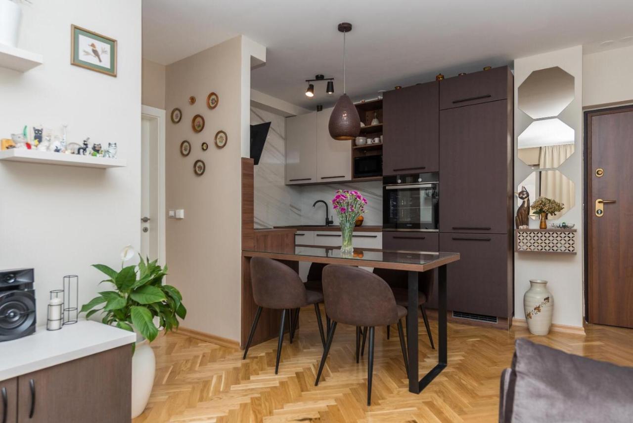 מאקרסקה Chic Apartment Zoja Near Beach With Free Parking מראה חיצוני תמונה