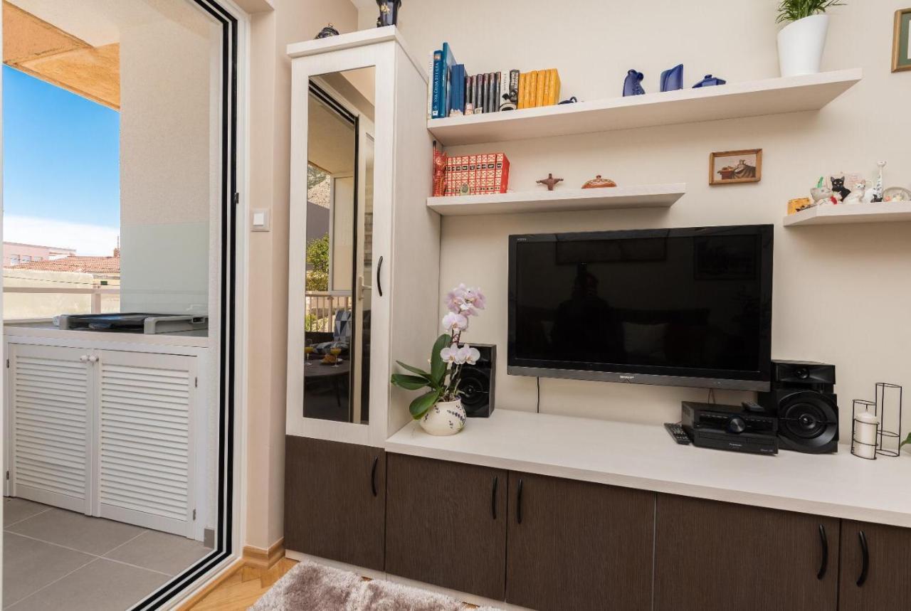 מאקרסקה Chic Apartment Zoja Near Beach With Free Parking מראה חיצוני תמונה