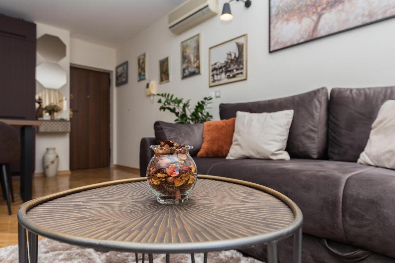 מאקרסקה Chic Apartment Zoja Near Beach With Free Parking מראה חיצוני תמונה