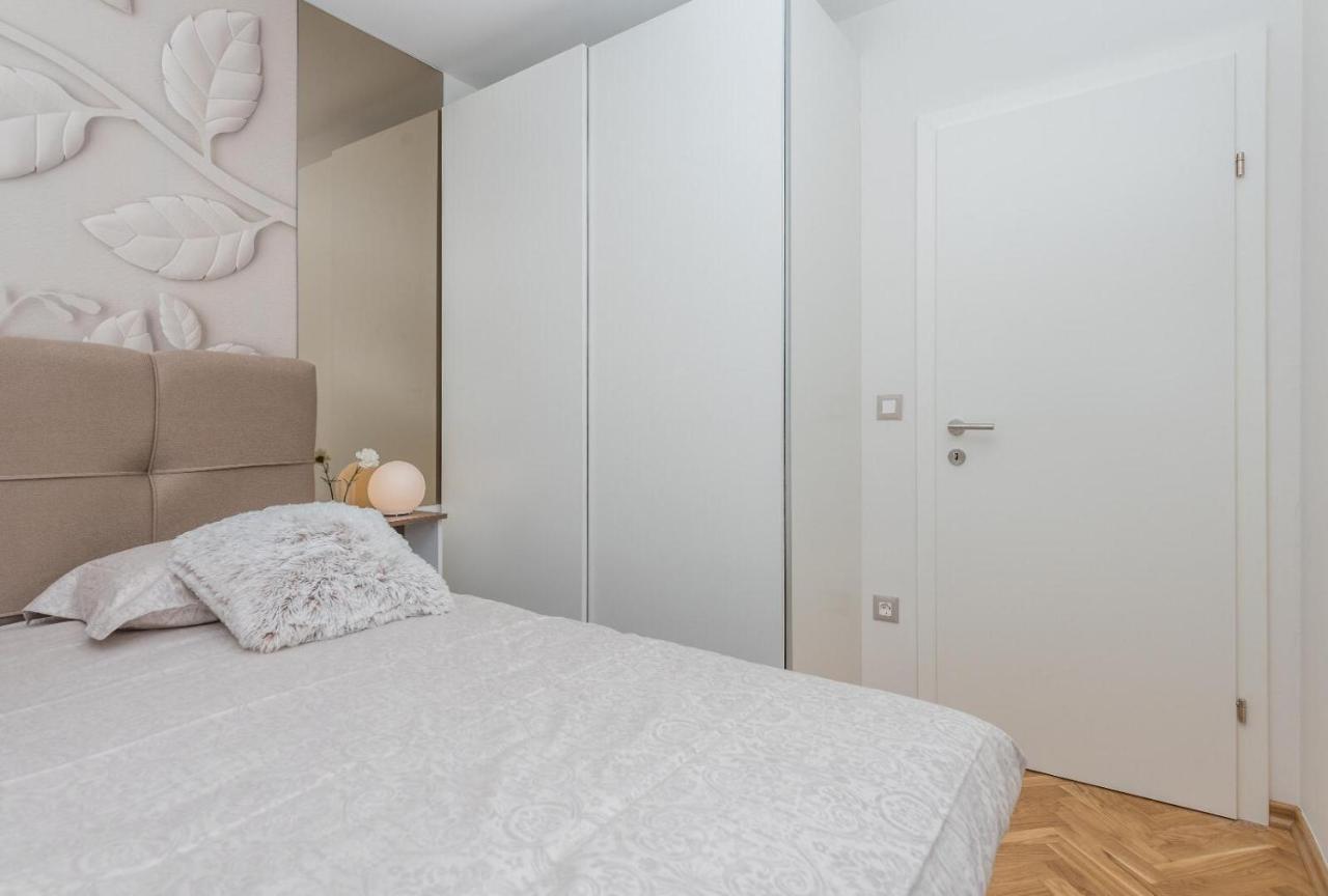 מאקרסקה Chic Apartment Zoja Near Beach With Free Parking מראה חיצוני תמונה