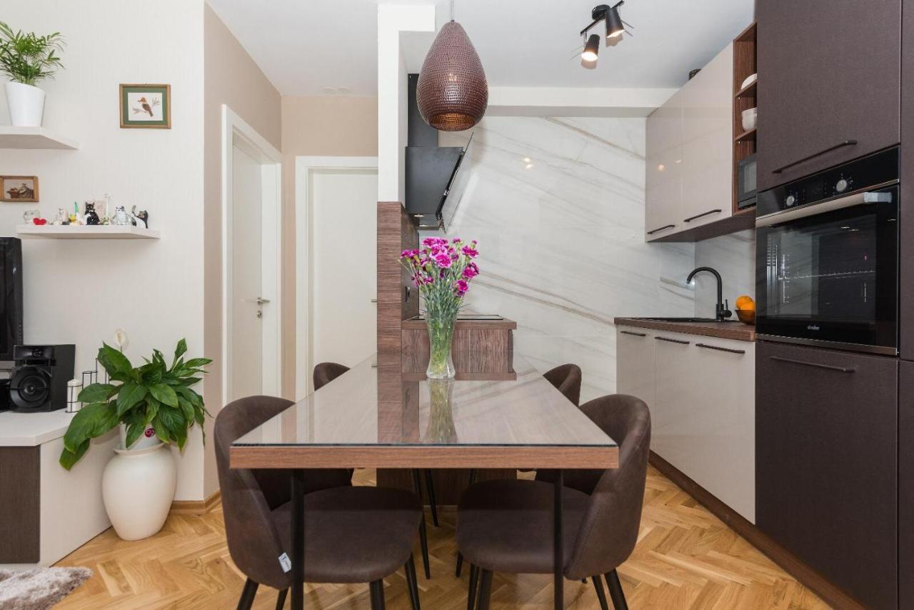 מאקרסקה Chic Apartment Zoja Near Beach With Free Parking מראה חיצוני תמונה